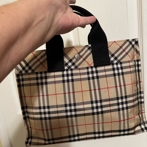 SMALL BURBERRY TOTE “👜 READ DESCRIPTION “ - Picture 13 of 15